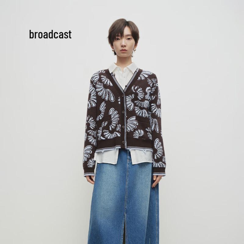 

Broadcast Women s Retro Jacquard V-Neck Knit Sweater M