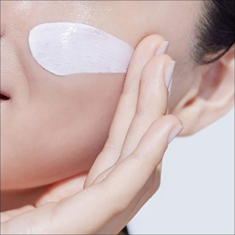 AESTURA Derma UV 365 Barrier Hydro Mineral Sunscreen SPF50+ PA++++, 40ml