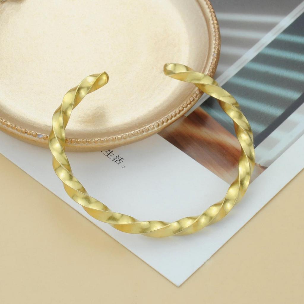 Twisted Brass Thread Fashion Bracelet with European & American Style