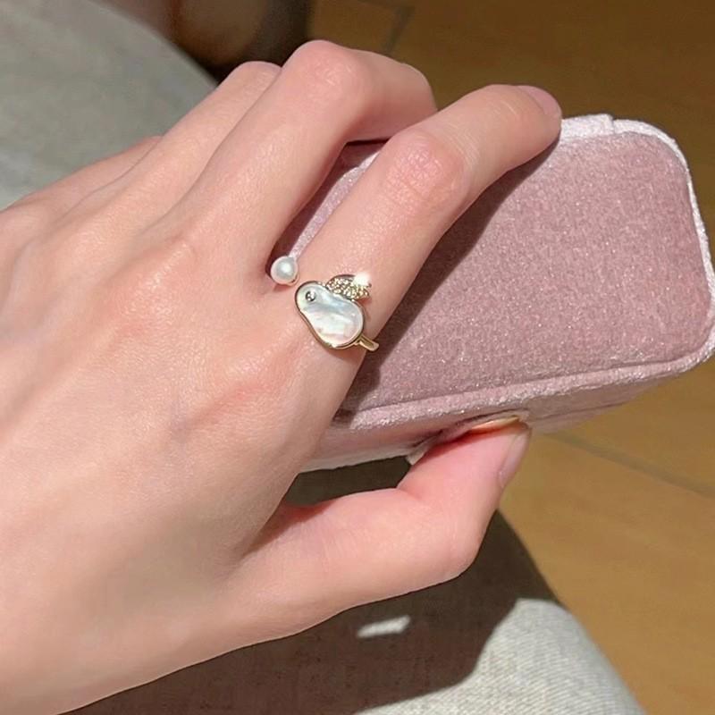 Silver Luxe S925 Ring Featuring Unique Pearl And Flower Design Perfect For Women