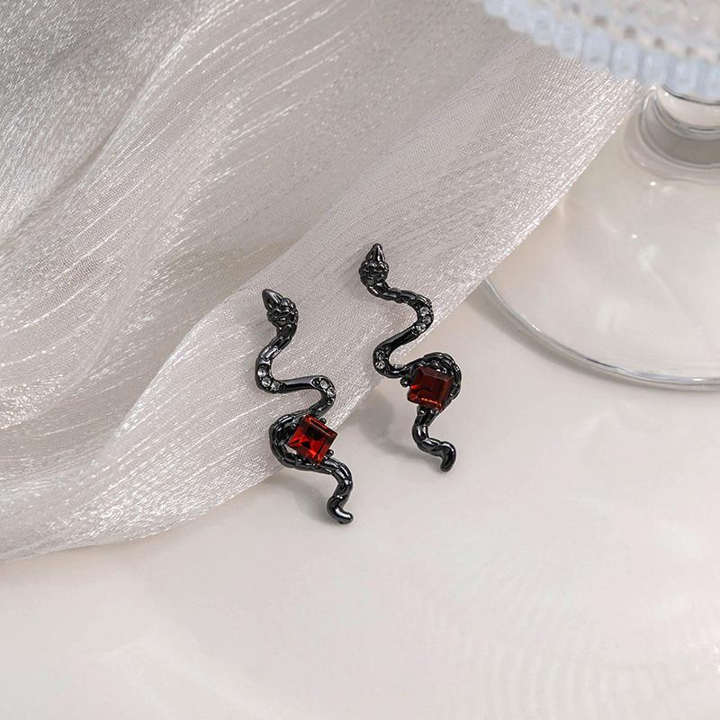 Exquisite  Snake Shape Earrings For Women Shining Red Zircon Earrings Personalized Temperament Jewelry Accessories