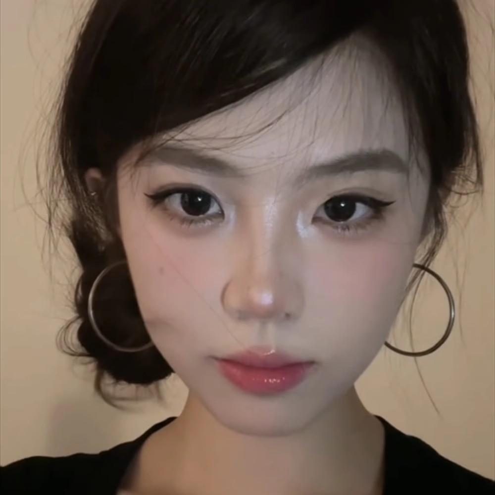 Y2K Millennial Style Silberne Übergroße Creolen für Damen - Groß, Exaggeriert, High-End Design