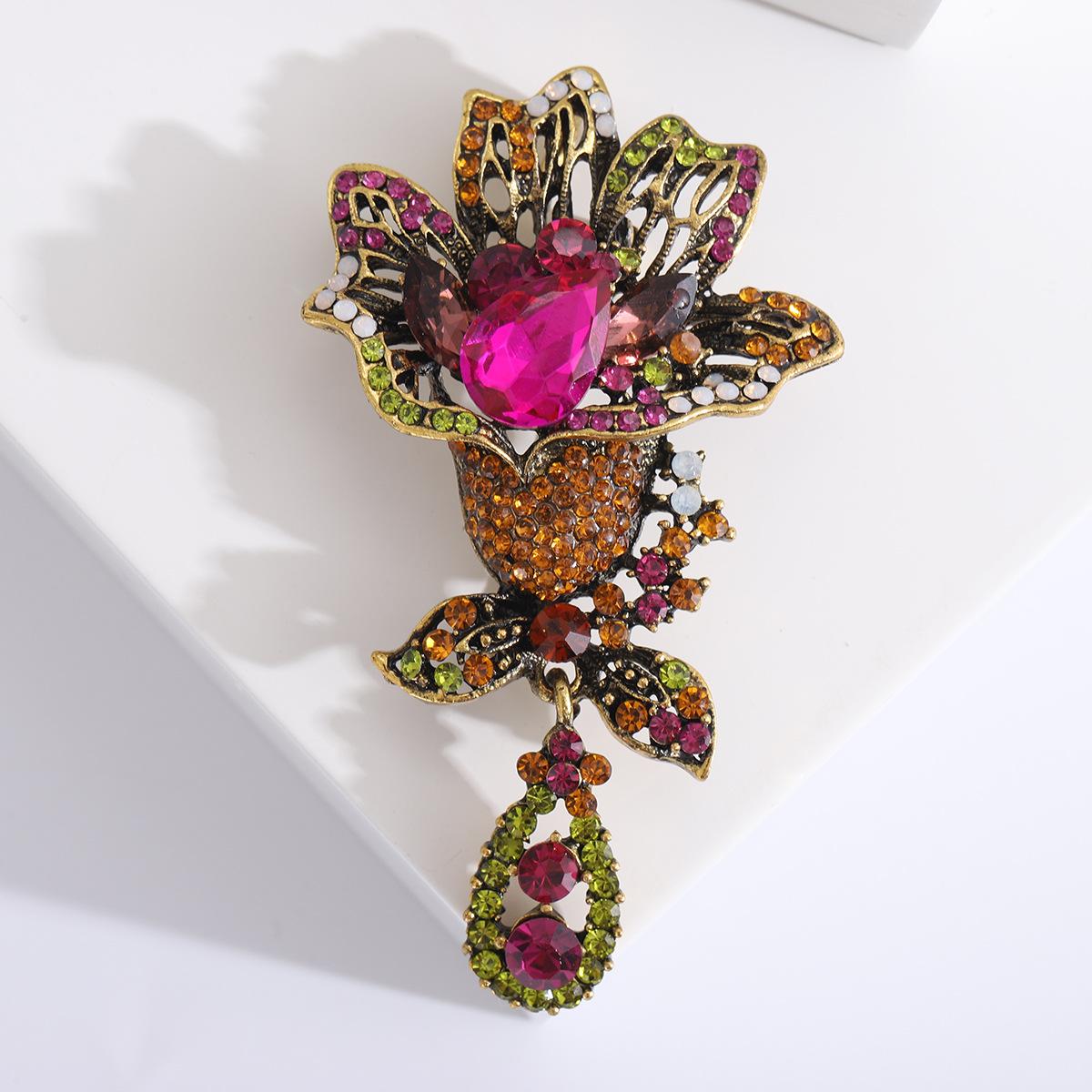 

Инкрустированная бриллиантами брошь высокого качества в стиле ретро с цветными стразами унисекс