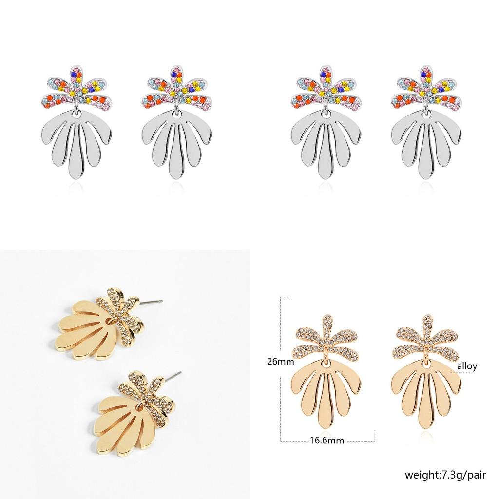 Fashionable Women's Leaf Earrings Alloy Plated Design Ideal For Gift Giving