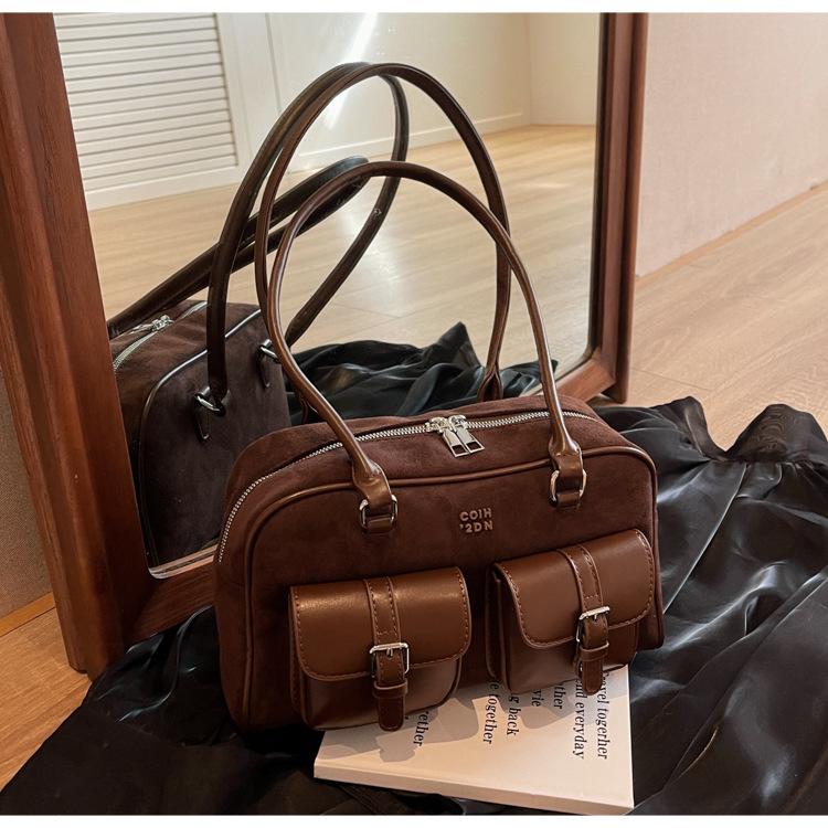 

Популярна цього року ретро сумка жіноча великої місткості 2024 нова осінньо-зимова повсякденна сумка через плече сумка-подушка для поїздок темно-коричневого кольору