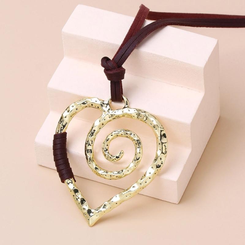 Vintage Heart Necklace Female Temperament Collarbone Chain Korean Student Adjustable Chain Jewelry Gift for Women Girls