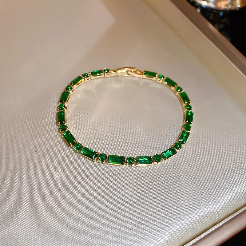 Gold-Plated Zircon Sun & Heart Bracelet: Stylish, Versatile, Elegant Light Luxury Jewelry for Women.