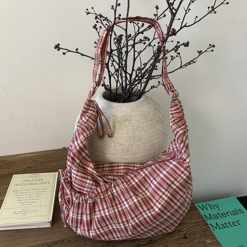 Korean Version of Fashion Plaid Shoulder Bag 2025 New Large-capacity Retro Commuter Messenger Bag Niche Foreign Style Dumpling Bag