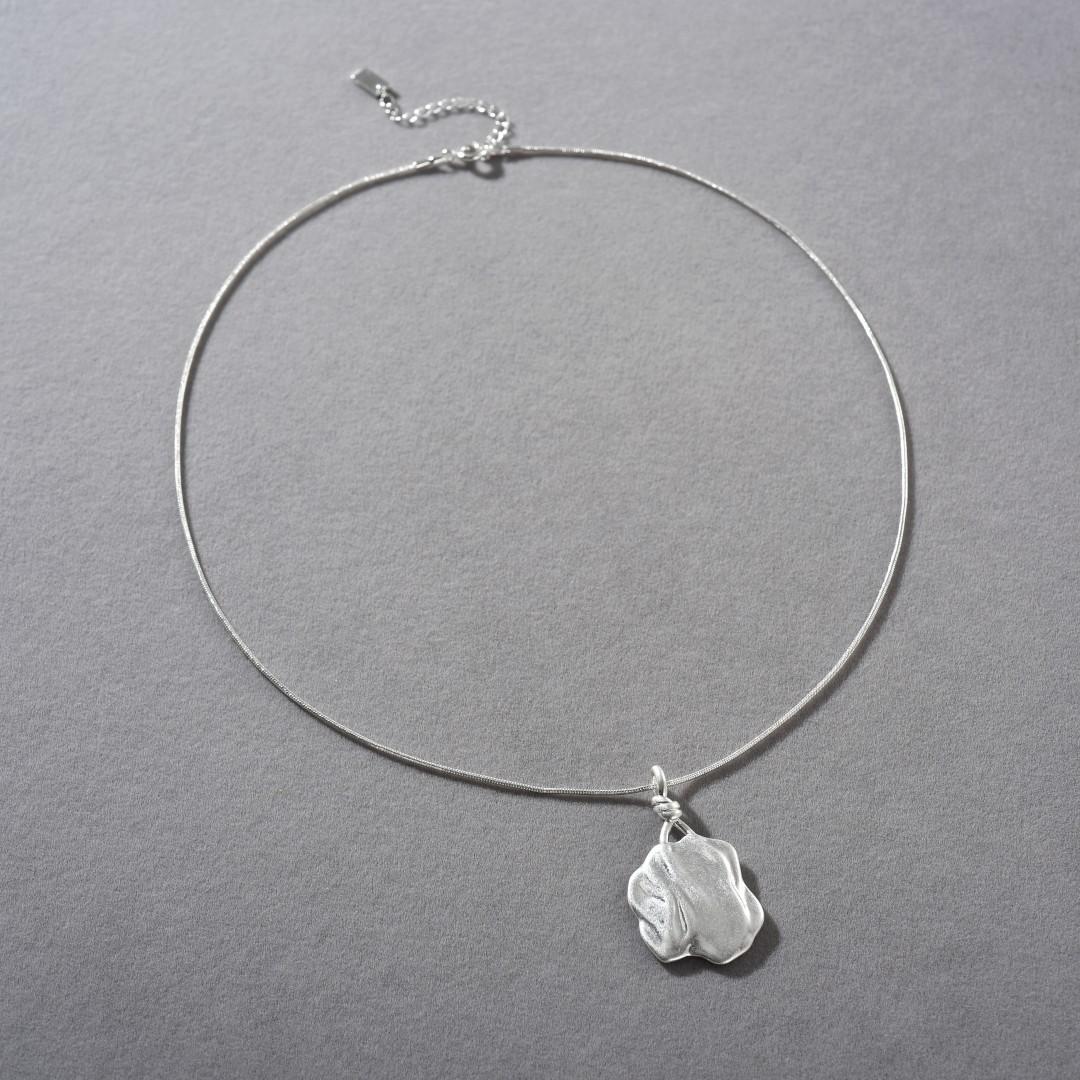 

High Fashion Simple Copper Plated Platinum Lava Irregular Texture Pendant Niche Temperament Versatile Necklace Women
