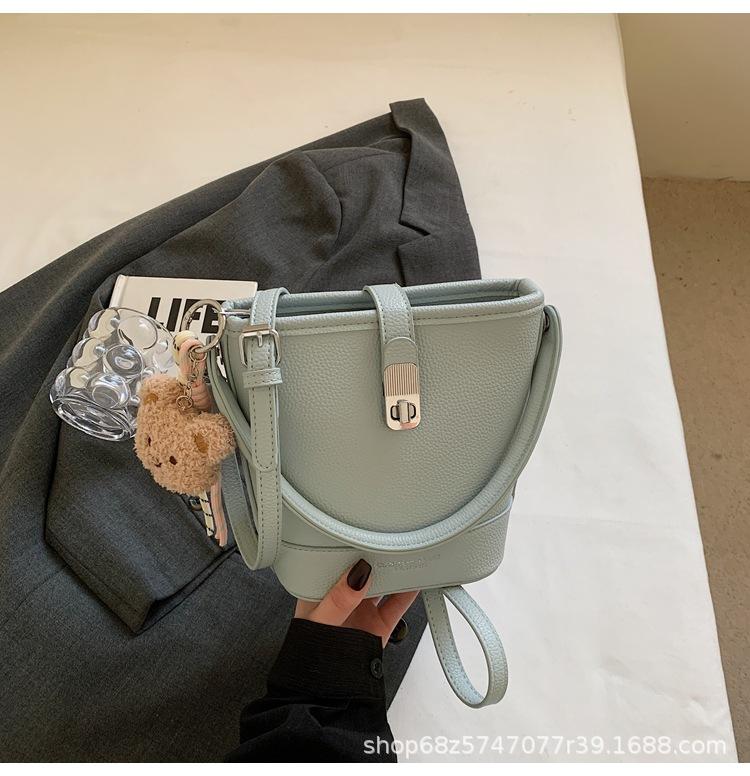 Handbag Bag Women's 2025 New Fashion Niche Design Shoulder Bag Women's Bag Crossbody Bag Simple Trend Bucket Bag