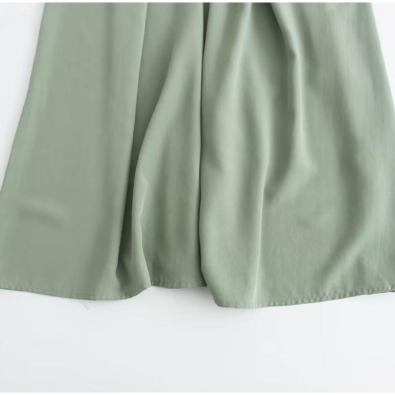 Элегантное однотонное женское платье-слинг с V-образным вырезом — фото 17