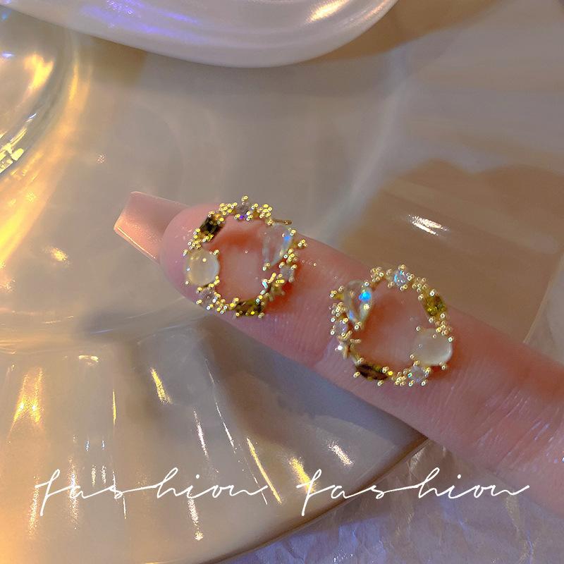 Korean Version of Retro Earrings, Cold Wind Temperament, Ear Jewelry, High-end Sense, Niche Design, Stud Earrings, Women