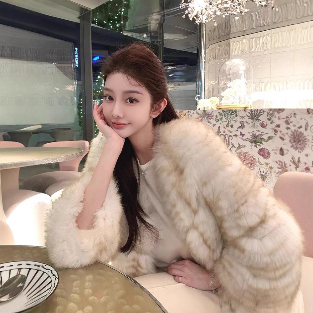 Han Yujia is good-natured and golden gradient French extravagant V-neck fox fur women's clothing autumn and winter loose coat