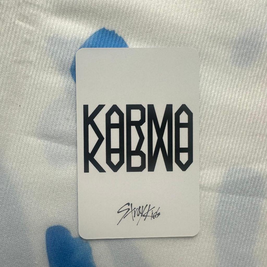 [USED] KARMA Walmart Bang Chan Hyunjin Trading Cards