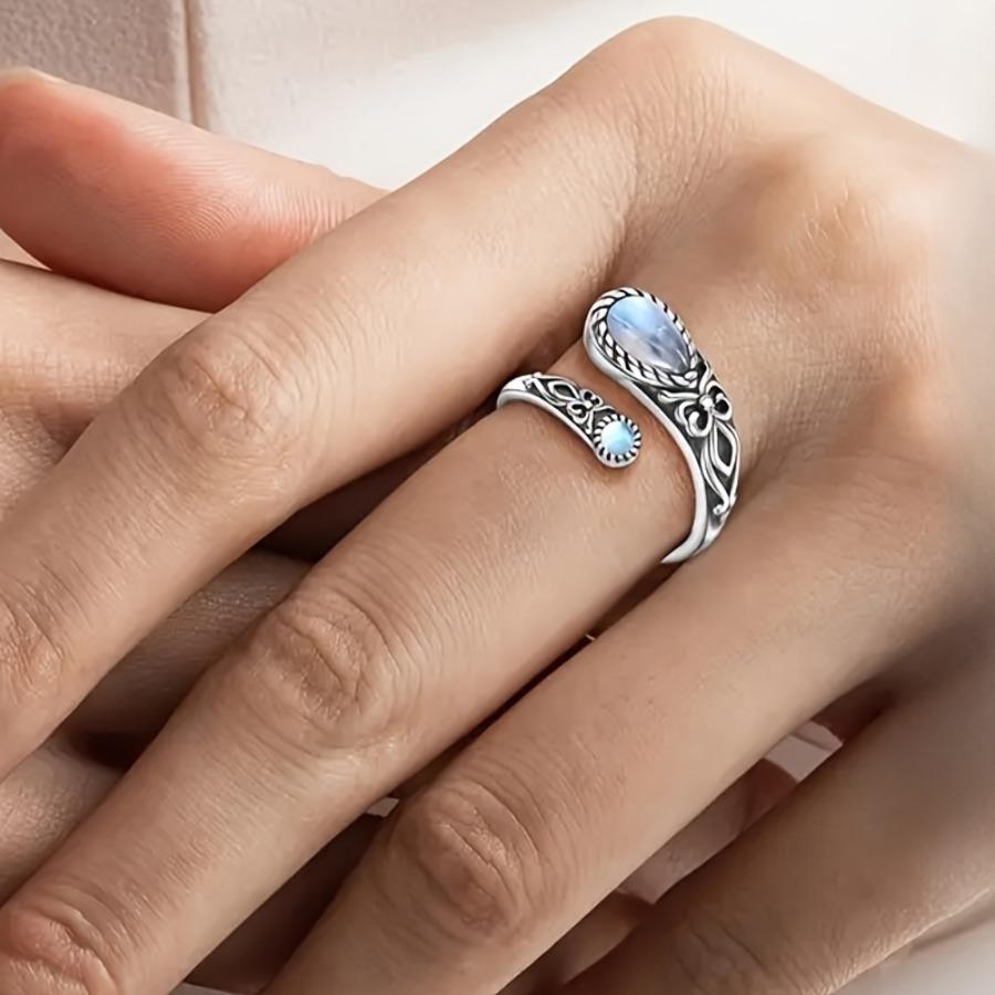 [Moonstone Bohemian Ring] Ladies' Bohemian Style Flower and Moonstone Ring - Adjustable, Retro Design, Versatile and Eye-catching