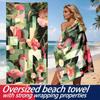 Modernes geometrisches Flamingo-Mikrofaser-Strandtuch aus Polyester ist hochsaugfähig, geeignet für Schwimm- und Strandausflüge.