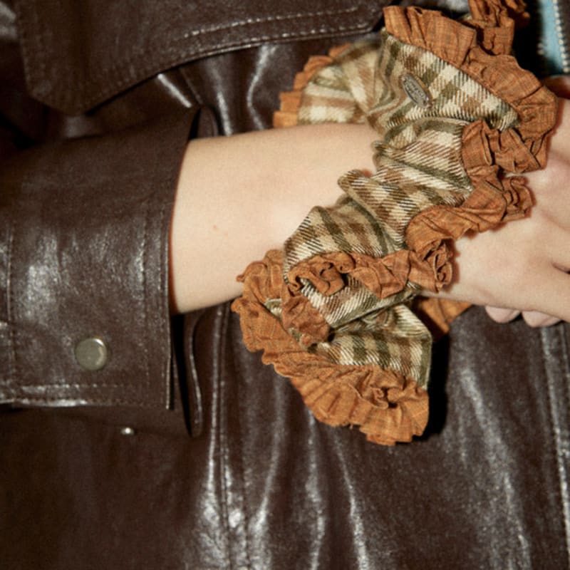 Favorite Noun Check Scrunchies_FW_04 BROWN