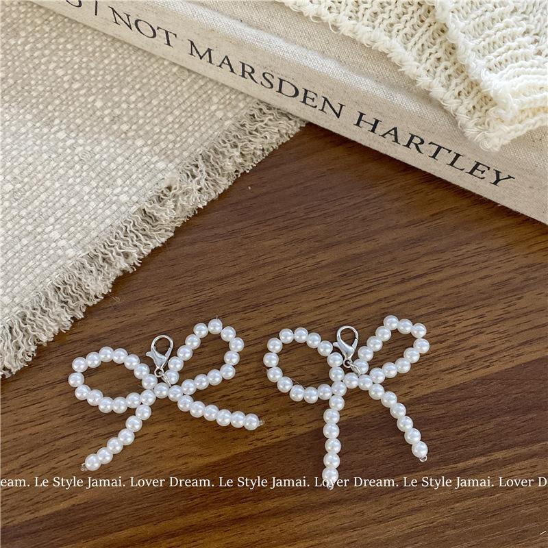 1Pair Bowtie Pearl Flower Shoelaces Buckle Shoes Charms for Woman White and Silver Shoelace Decoration Clips Shoe Accessoriess