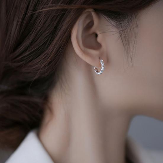 Yousheng 1 Pair Women Huggie Earrings Flower Decor Smooth Polished Alloy Copper Retro Pastoral Style Round Circle Lady Earrings