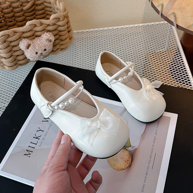 

Маленькие кожаные туфли для девочек Весна и Осень 2025 новые детские туфли принцессы на мягкой подошве дышащие женские туфли белые одинарные туфли с юбками 34 бежевый