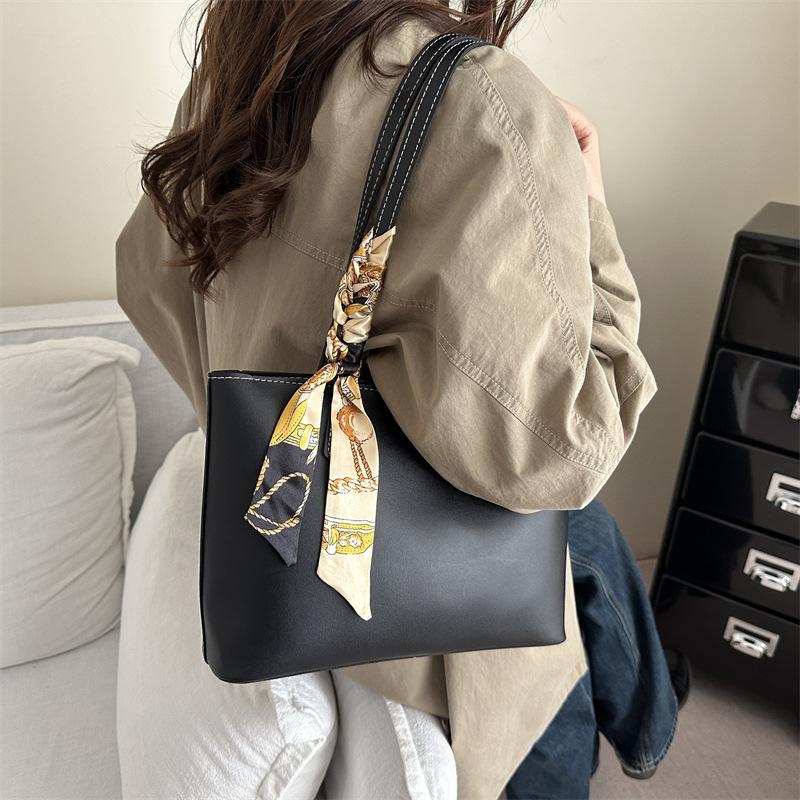 Tote Bag 2025 New Large-capacity Personalized Women's Bag Simple Work Commuter Shoulder Bag European and American Silk Scarf Tote Bag