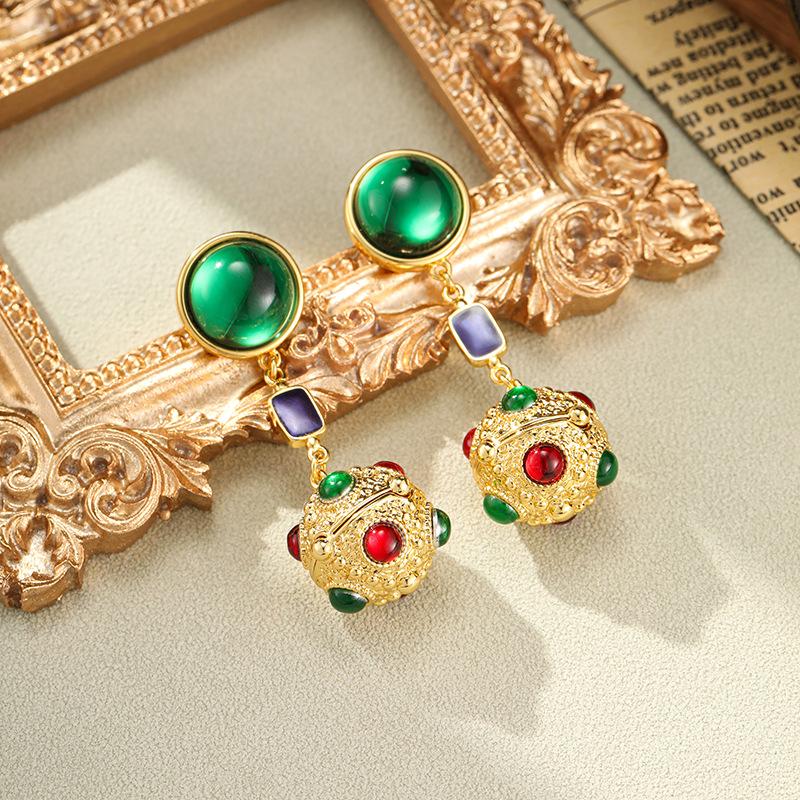 Mittelalterliche Ohrringe Bestickte Kugelohrringe Leichtes Luxusdesign Kupferplattierte Damenohrringe