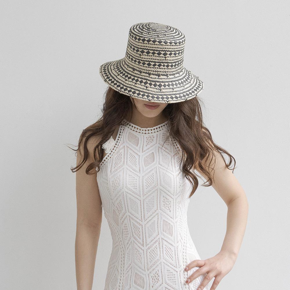 Spring and Summer Fashion Casual Hand-woven Papyrus Black and White Geometric Square Flat Top Bucket Hat Outdoor Sunshade Sunscreen Straw Hat Tide
