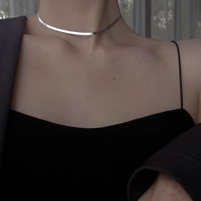 Korean Style Retro Lock Pendant Necklace - Exquisite Layered Collarbone Chain for Women