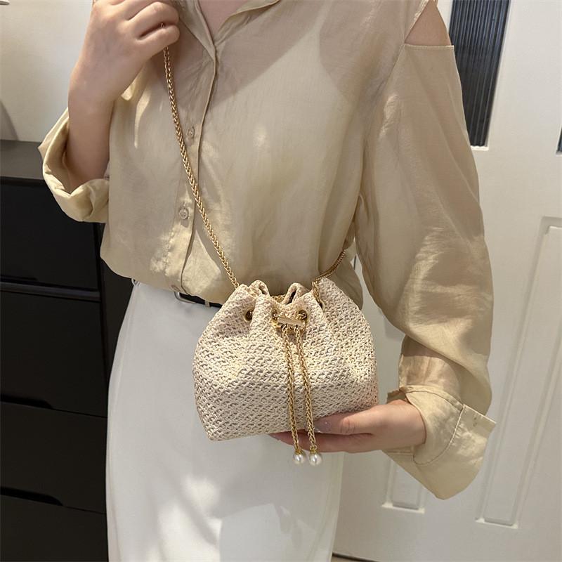 Fashionable 2024 Trendy Weave Korean Style Chic Bucket Bag For Women With Soft Texture