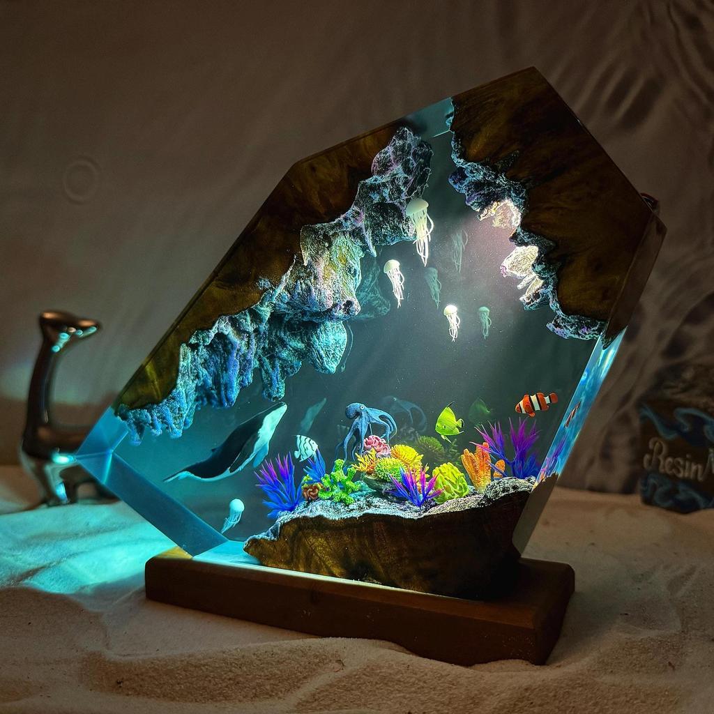 Humpback Whale Jellyfish Epoxy Resin Night Light Ocean Encounter Diorama Desk Lamp Handmade Marine Art Sculpture Decor Kid Friendly Entertaining Fun