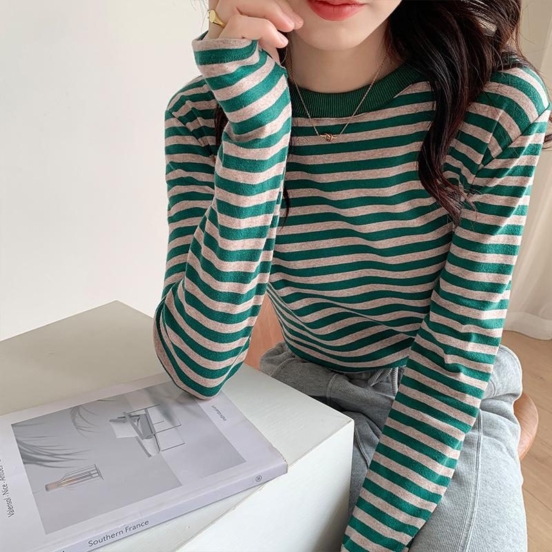 Schwarz-weiß gestreiftes Unterziehshirt für Damen, Frühling, Herbst und Winter 2024 neuer Stil locker schlankmachend langärmeliges T-Shirt Top