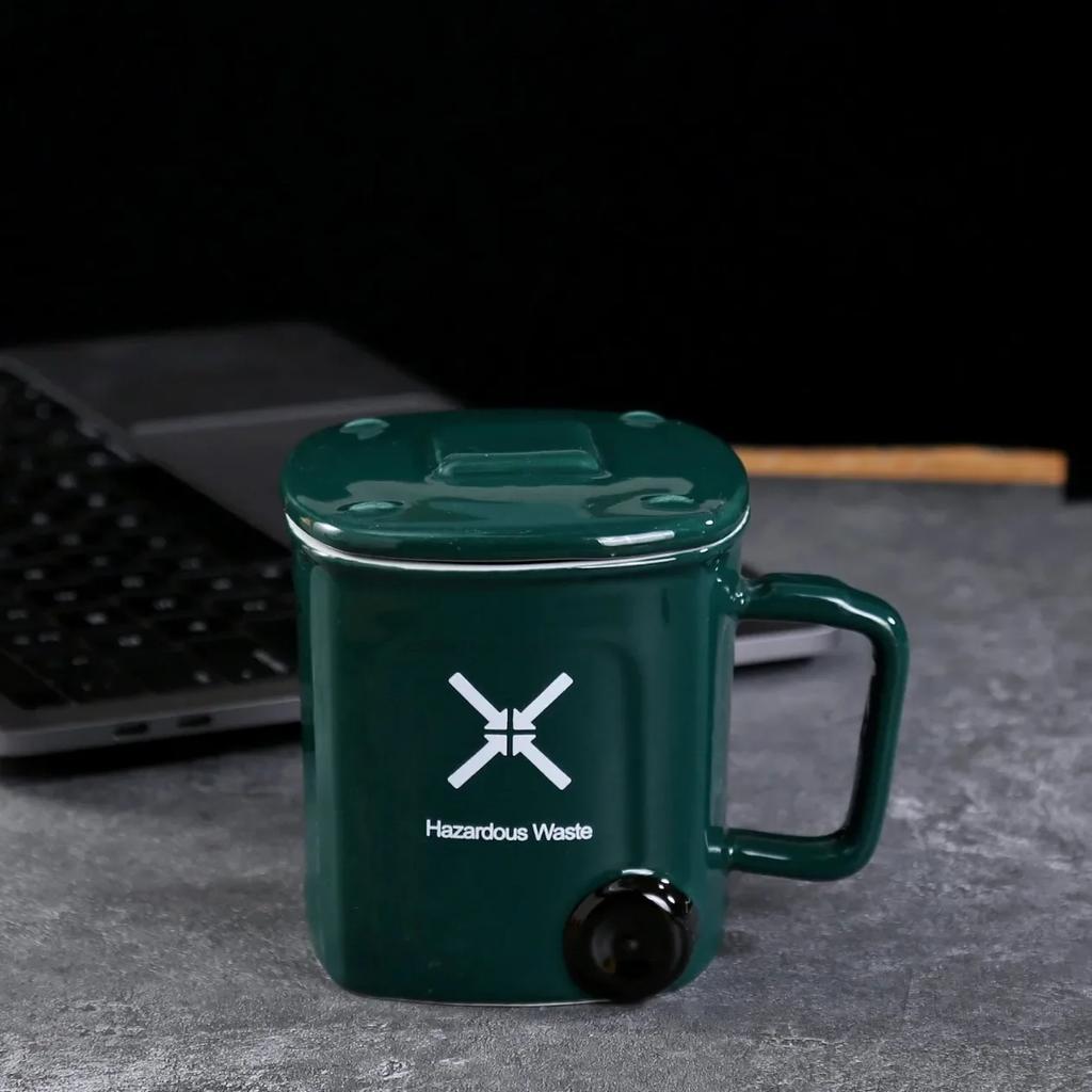 Kreativní design odpadkového koše Keramické hrnky s víčkem Hrnky na kávu Hrnky na mléčný čaj Kancelářské hrnky Nápojové nádobí Dárek k svátku k narozeninám Vtipný hrnek na kávu