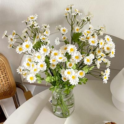 6Pcs 30-Head Artificial Chamomile Flower Bouquet Lifelike Silk Daisy for Home Wedding Decor No-Wilt Easy-Care Wedding Flower Props for Centerpieces