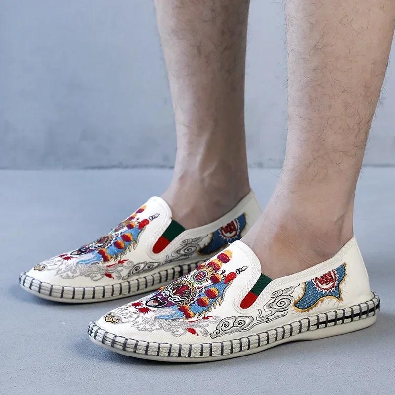 Klassische bestickte Casual Herren Flats Fashion Slip on Herren Canvas Loafers Chinesisches ethnisches Paar Tuch Zapatillas De Deporte