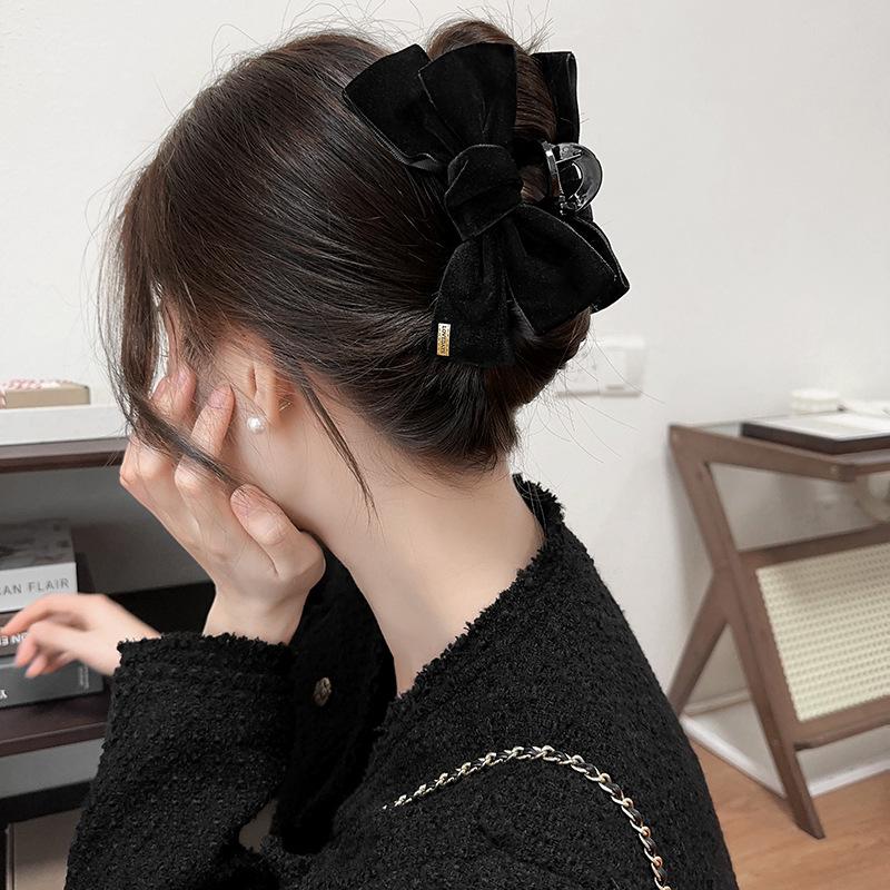 1pc Black Velvet Bow Hair Clip, Autumn and Winter High-end Feeling, Hair Grab, Large Versatile Temperament, Shark Clip