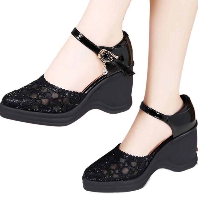 Moda 2025 Scarpe di Marca da Donna Sandali da Donna con Cinturino con Fibbia Moda Cristallo Sandali Casual Donna Estate Tacco Coperto Zeppa Solida