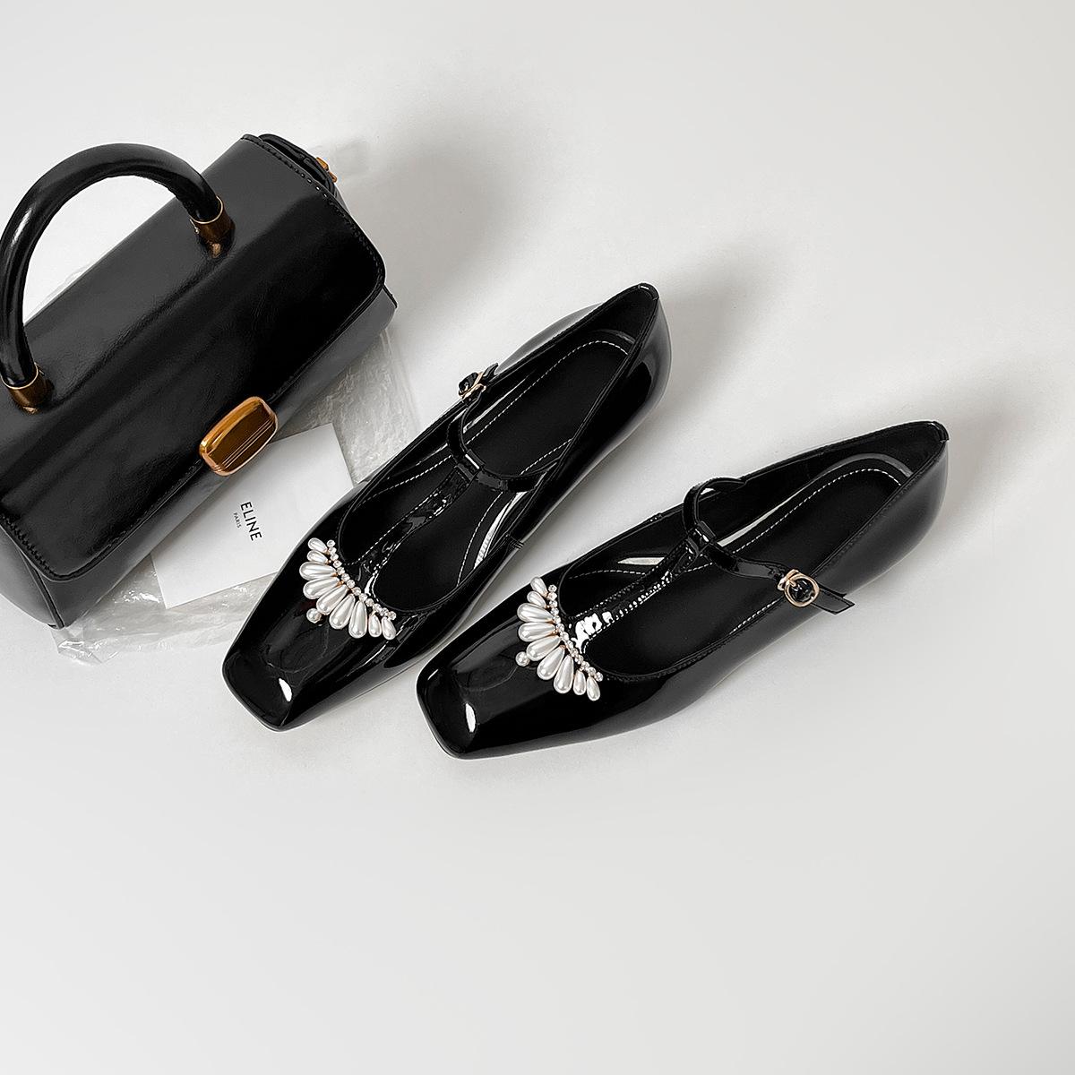 

Sheepskin version~ Elegant square head French pearl T-shaped buckle with low heel women s shoes with skirt, light mouth temperament gentle small singl 40