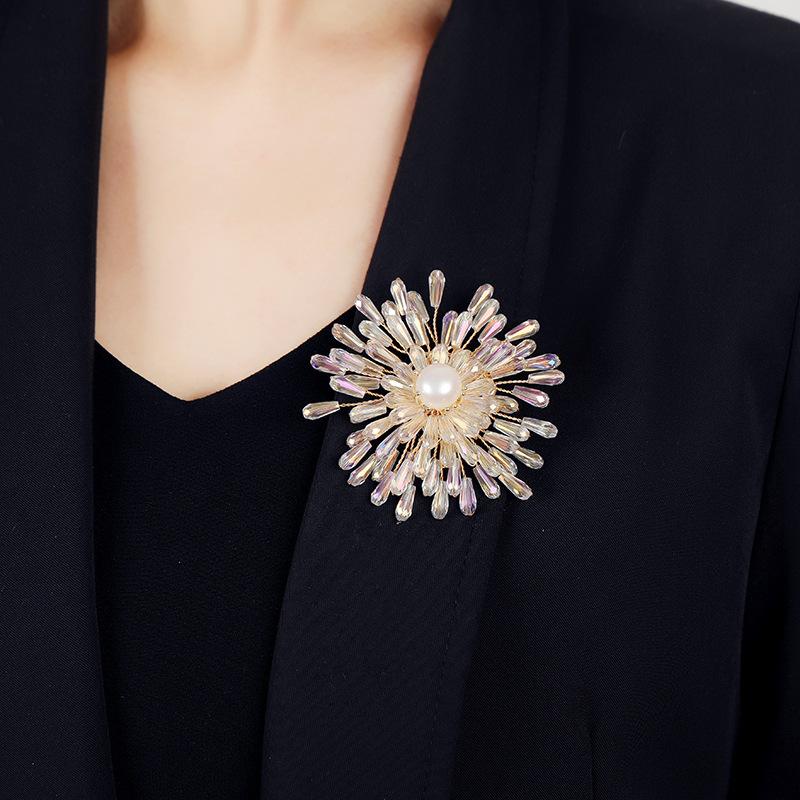 Premium Handgefertigte Kristall Schneeflocken Brosche Natürliche Süßwasserperle High-End Weiblichkeit Elegante Brosche Luxus Anstecknadel