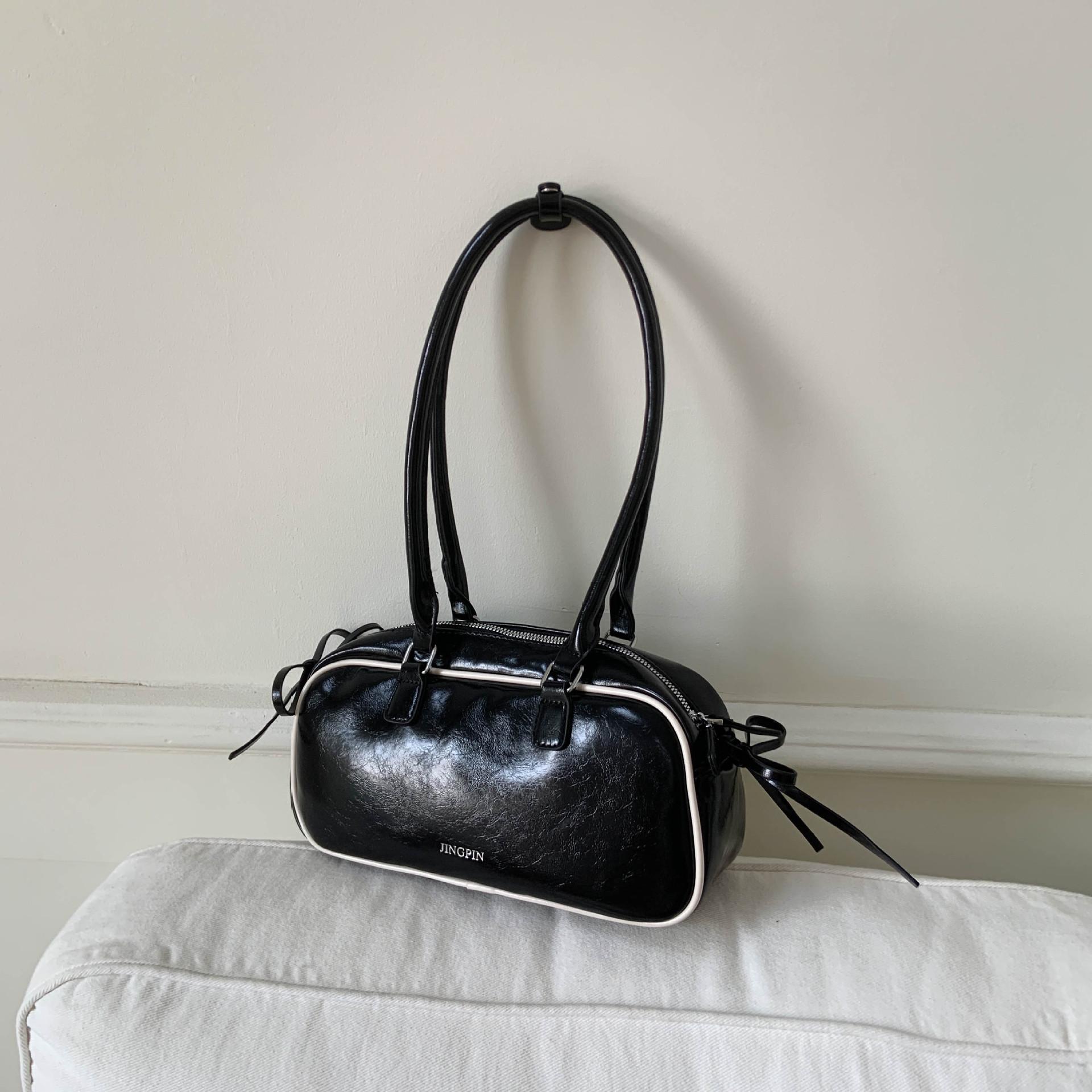 

2025 новая сумка для поездок на работу женская летняя популярная нишевая сумка Boston модная сумка через плечо большая вместимость сумка-подушка чёрный