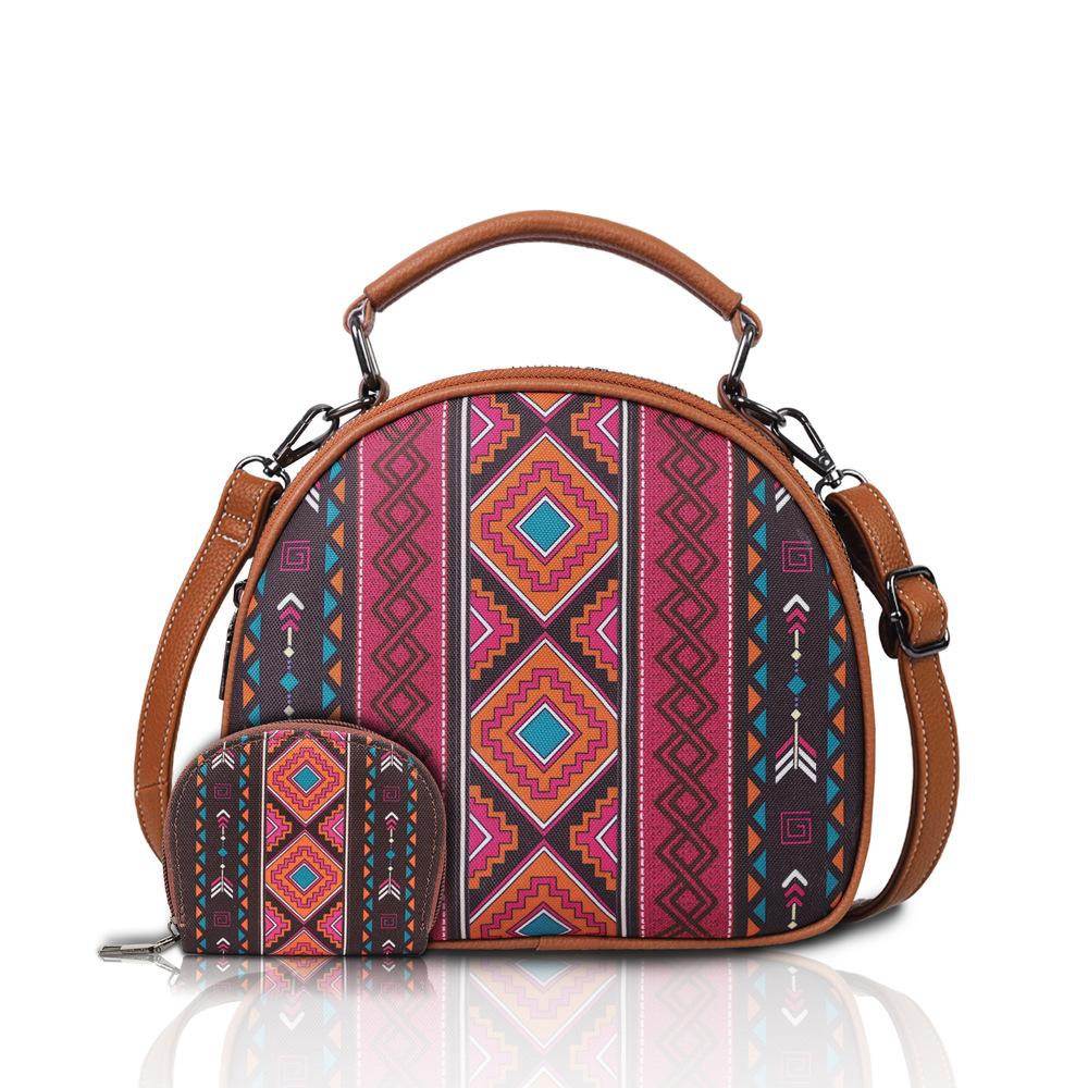 

Эта двухкомпонентная сумка-ракушка в богемном стиле обладает большой вместимостью и подходит для поездок на работу. 20.5*9.5*23cm