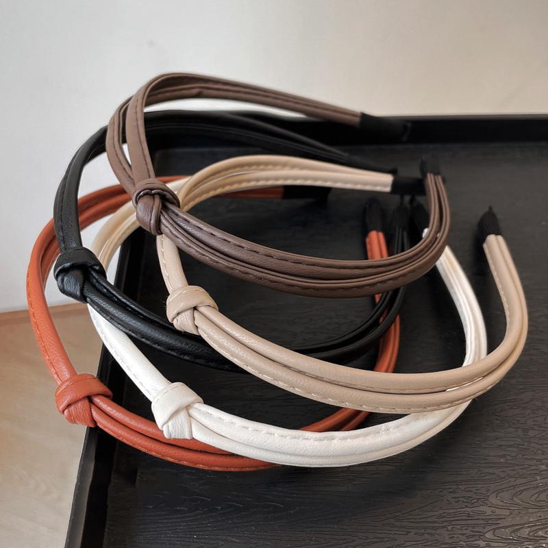 Süßes und cooles PU-Leder Stirnband mit schmalem Rand für Frauen Elegantes einfaches Gesichtswasch-Stirnband Modisches Mädchen Haarband Haar-Access