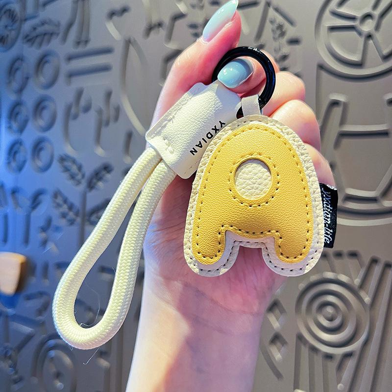 Creative Exquisite 26 English Letter Keychain Pu Leather Bag Hanging Charms Alphabet Keyring Ornaments Lucky Pendant Couple Gift