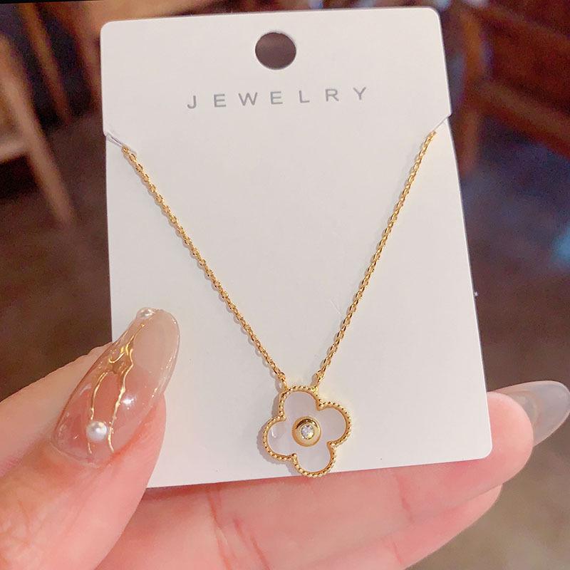 Colier Elegant Trifoi cu Patru Foi: Design de lux pentru un look șic