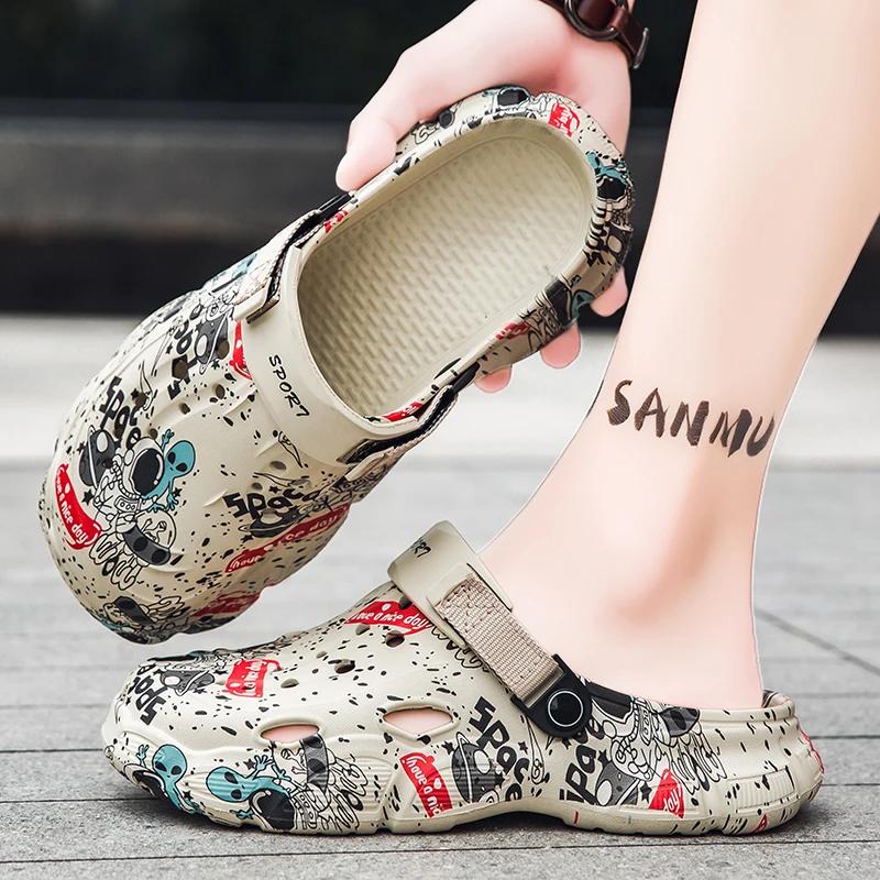 Summer Men Sandals Clogs Outdoor Garden Clogs Hole Shoes Male Casual Shoes Water Shoes Comfort Home Soft Men's Slippers