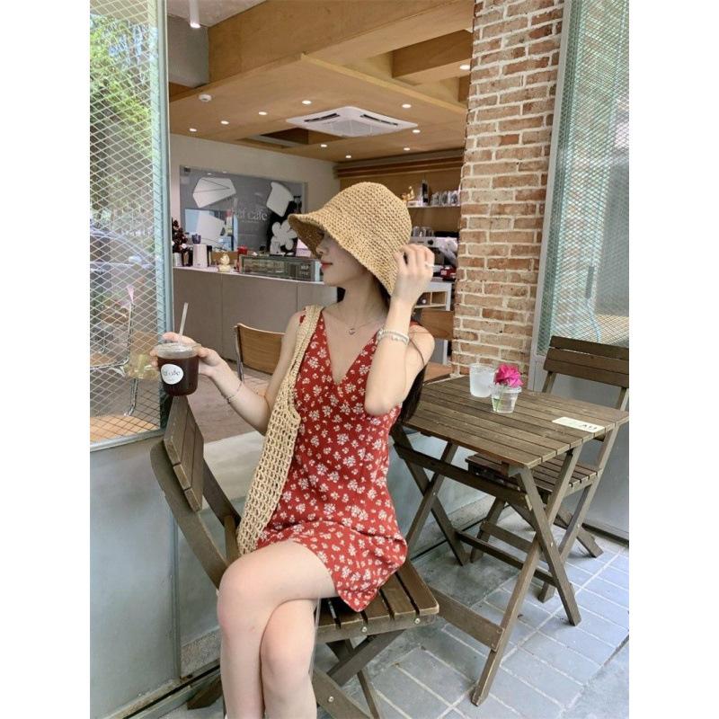 Red retro floral suspender dress women's summer new tea pure desire French temperament V-neck Hong Kong style skirt