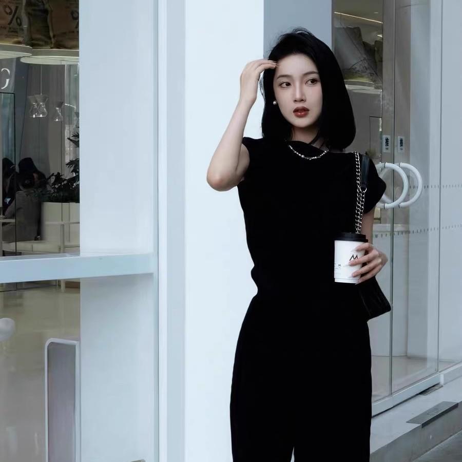 2025 Elegant High-End Choker: Transparent White Crystal, Opal, and Pearl Necklace for Women