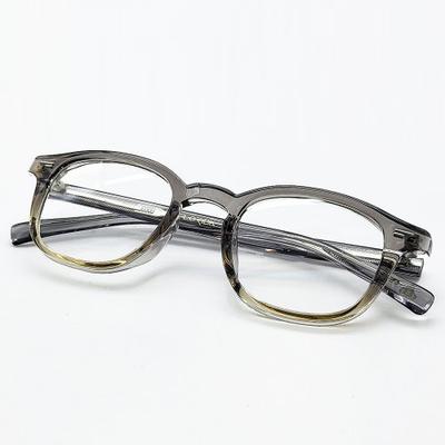 Lapeullolida Line Transparent Gray Two-Tone Horn-Rimmed Glasses