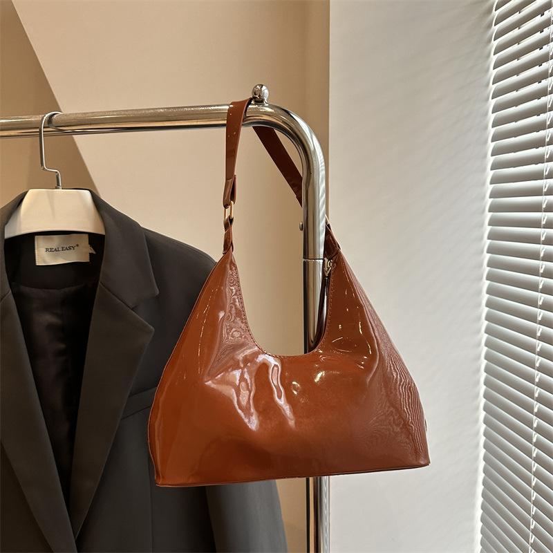 Temperament lässig glänzend 2025 ausländischer Stil Frühling und Sommer neu Lackleder Mode leichte Luxus Schultertasche tragbar Unterarm Damen Tasche