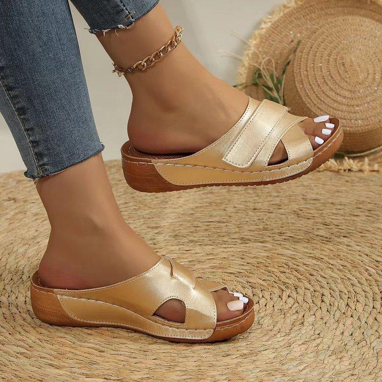 Fashion On A Wedge Shoes Woman 2025 Slippers Casual Rubber Flip Flops Big Size Low Cross-Tied Pantofle Peep Toe Lady Luxury Hawaiian Sof