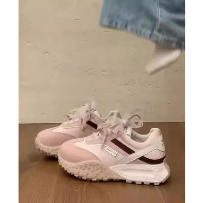 Chaussures de papa à plateforme pour femmes printemps et été 2025 nouvelles à hauteur intérieure augmentée chaussures Forrest Gump polyvalentes décontractées entraînement moral sport chaussures pour femmes